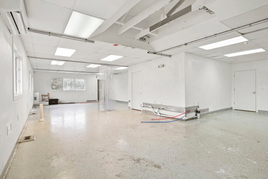 More Photos Of 78 Beaver Brook Canyon Rd, Evergreen Light Manufacturing For Sale