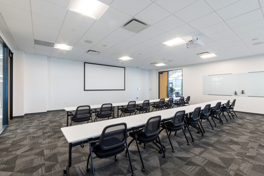 More Photos Of 450 N Freeport Pky, Coppell Office For Lease