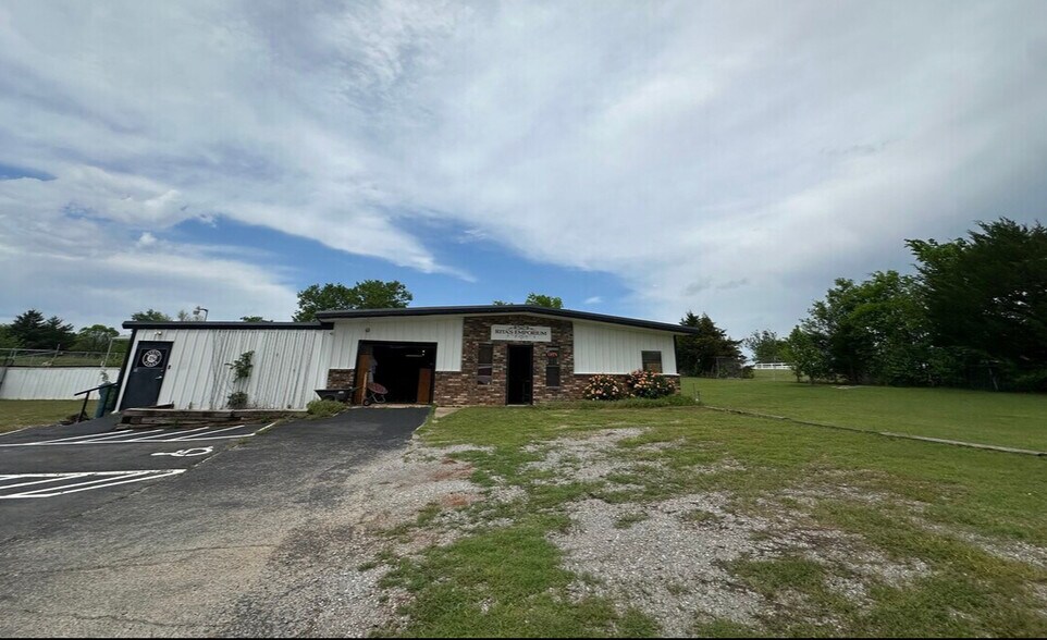 More Photos Of 3145 SE 44th St, Newcastle General Retail For Sale