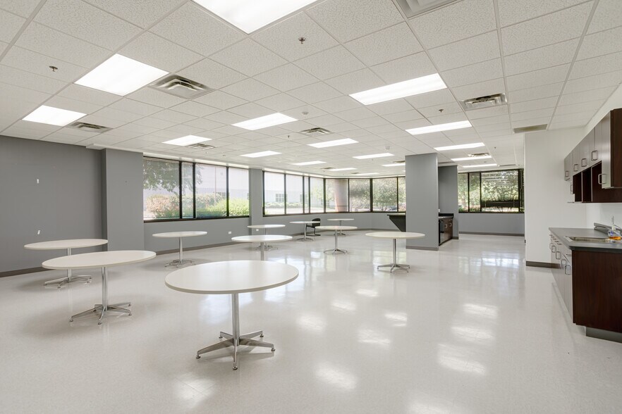 More Photos Of 305 Tech Park Dr, La Vergne Light Manufacturing For Lease