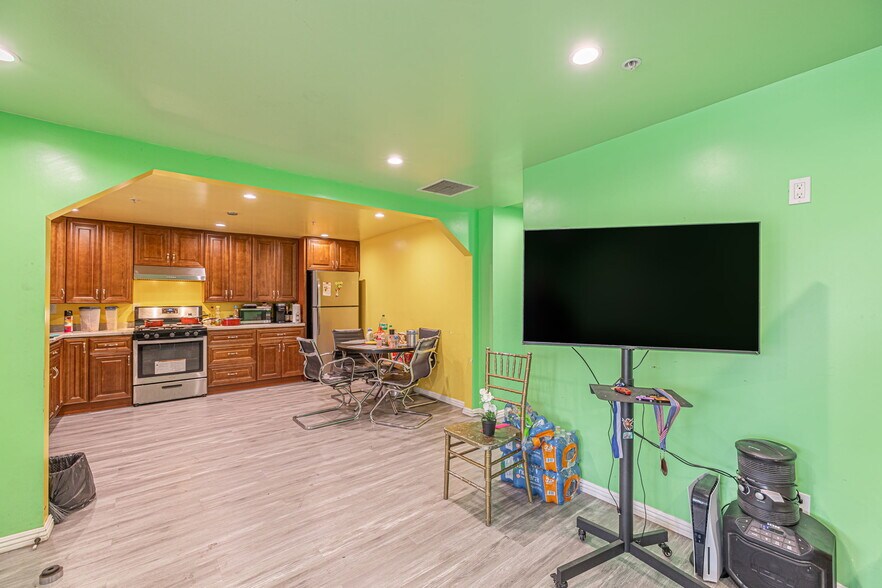 More Photos Of 15723 Kadota St, Sylmar Land For Sale