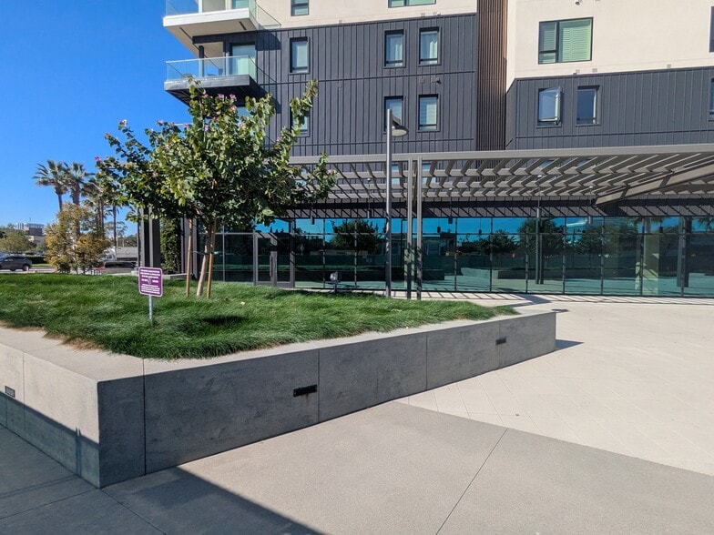 More Photos Of 2103 Rivington, Irvine Storefront Retail Residential For Lease