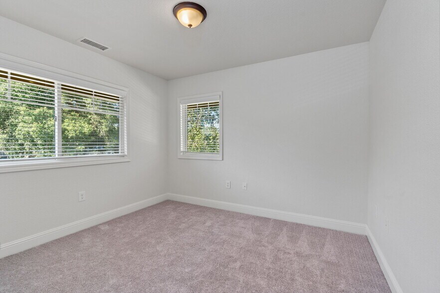 More Photos Of 204 Rosebud Ln, Saint Helena Apartments For Sale