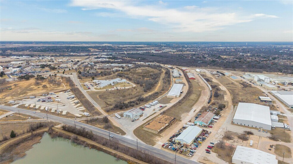 More Photos Of 1403 Blake Dr, Brownwood Warehouse For Sale