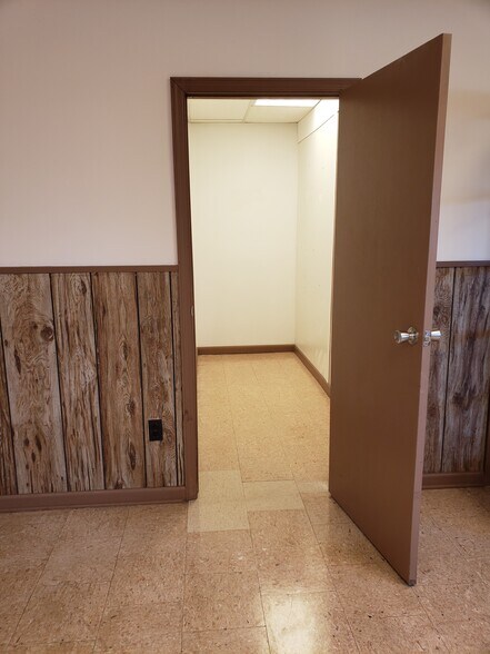 More Photos Of 39 Transport Ln, Pine Island Warehouse For Lease