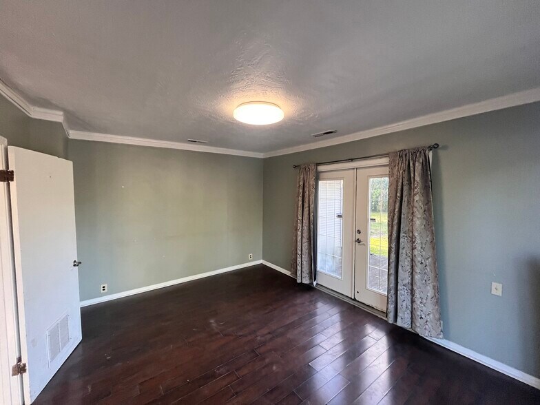 More Photos Of 2474 Broadway, Beaumont Medical For Sale