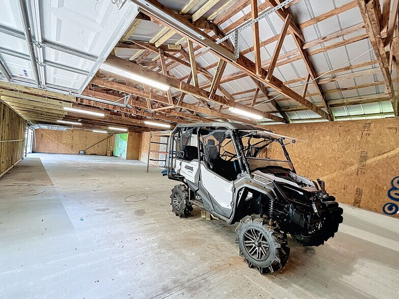 More Photos Of 112 N Mulrennan Rd, Valrico Warehouse For Sale