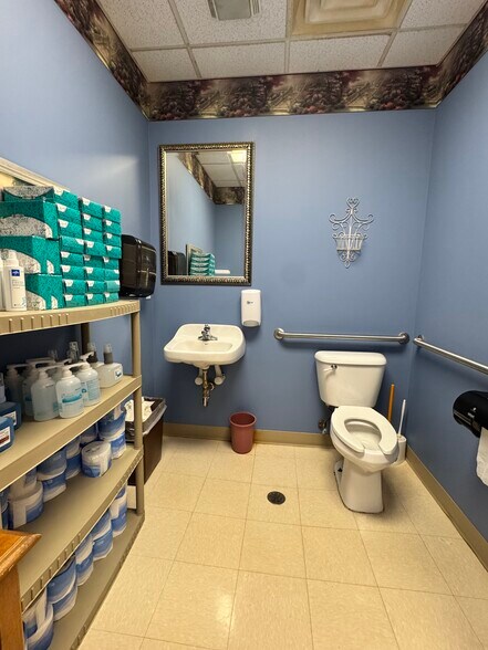 More Photos Of 3322 W Willow Knolls Rd, Peoria Office For Sale
