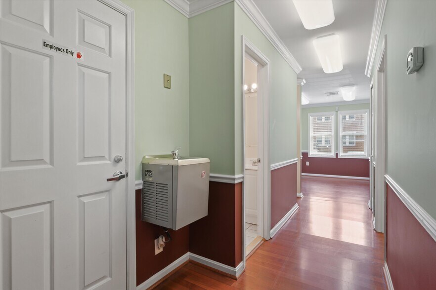 More Photos Of 2106 Gallows Rd, Vienna Office For Lease