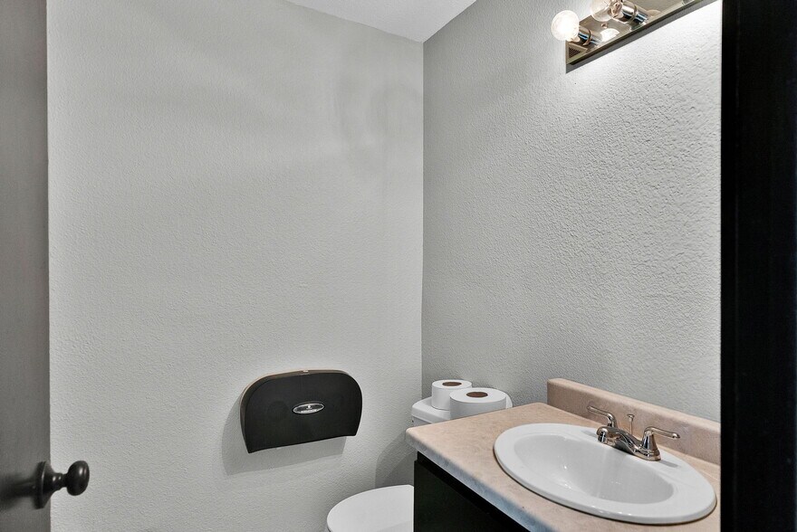 More Photos Of 11445 N Reed Rd, Hayden Warehouse For Sale