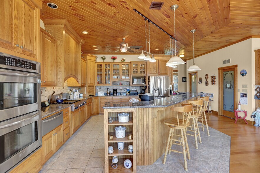More Photos Of 600 Airport Dr, Mifflintown Flex For Sale