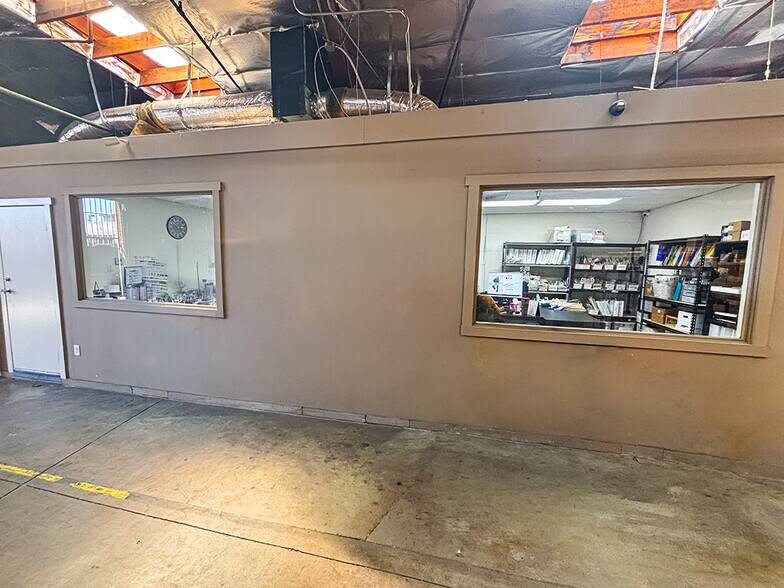 More Photos Of 1671 E 23rd St, Los Angeles Warehouse For Sale