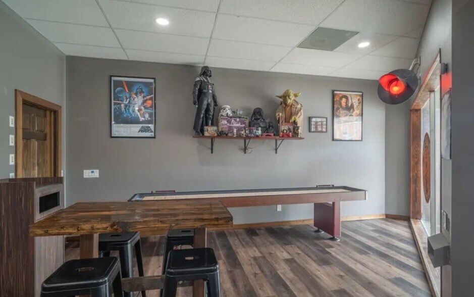 More Photos Of 1107 Cherokee Ave, Seneca Restaurant For Sale