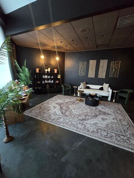 More Photos Of 511 E Balboa Blvd, Newport Beach Storefront Retail Residential For Sale