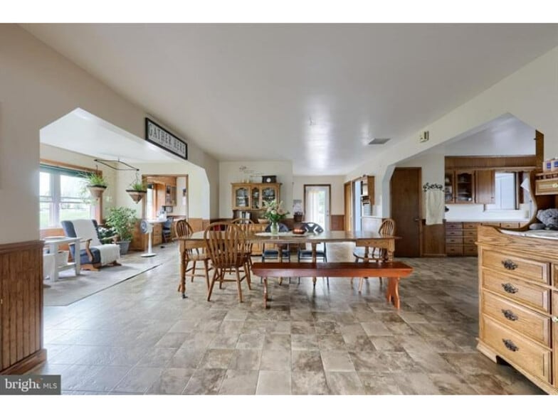 More Photos Of 240 Railroad Ave, Bird In Hand Flex For Sale
