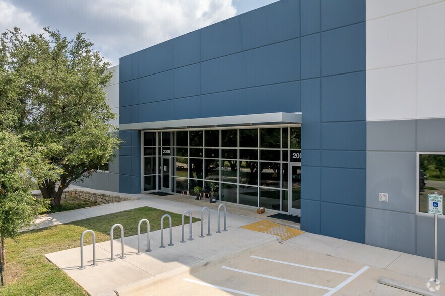 More Photos Of 1615 Scottsdale Dr, Cedar Park Warehouse For Lease