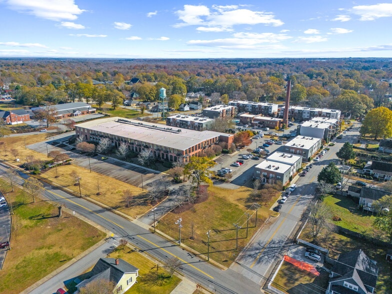 More Photos Of 300 South St, Simpsonville Apartments For Sale