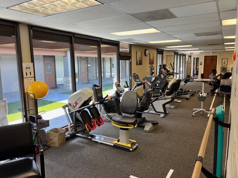 More Photos Of 333 N Shiloh Rd, Garland Medical For Lease