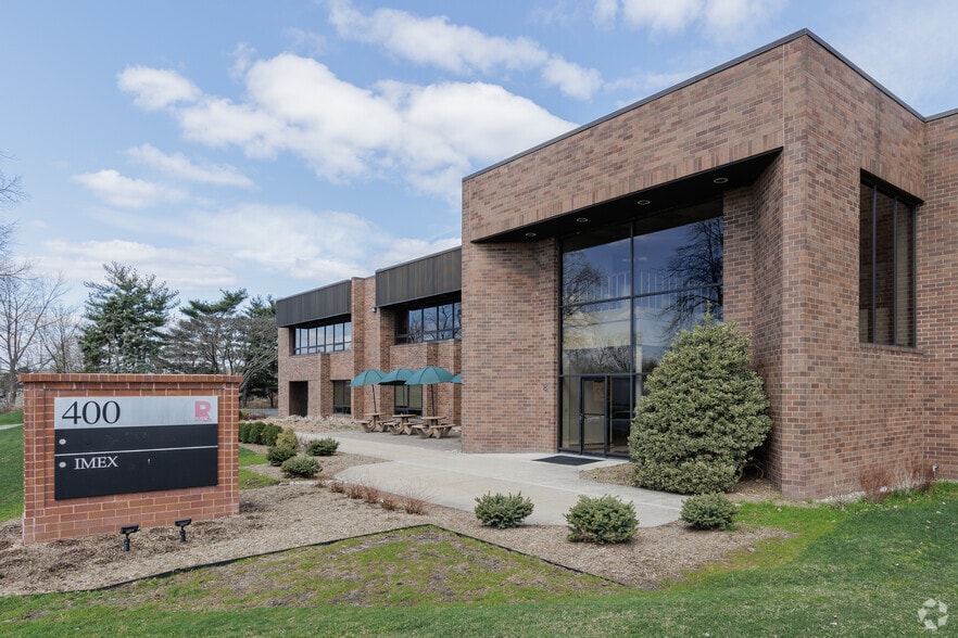 More Photos Of 400 Commerce Blvd, Carlstadt Warehouse For Lease