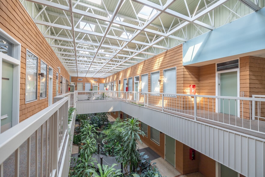 More Photos Of 4300 S I-10 Service Rd, Metairie Office For Sale