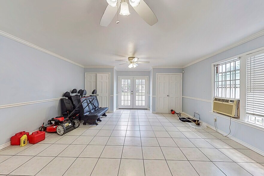 More Photos Of 5710 Edgemoor Dr, Houston Specialty For Sale
