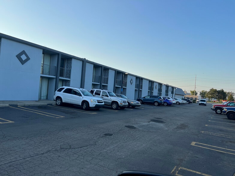 More Photos Of 30375 Plymouth Rd, Livonia Hotel For Lease
