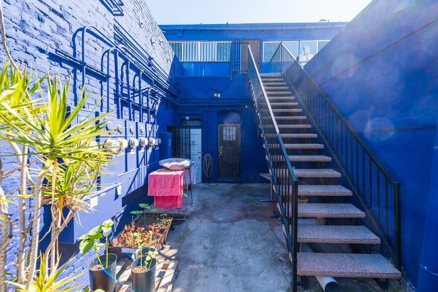 More Photos Of 165 S Western Ave, Los Angeles Loft Creative Space For Lease
