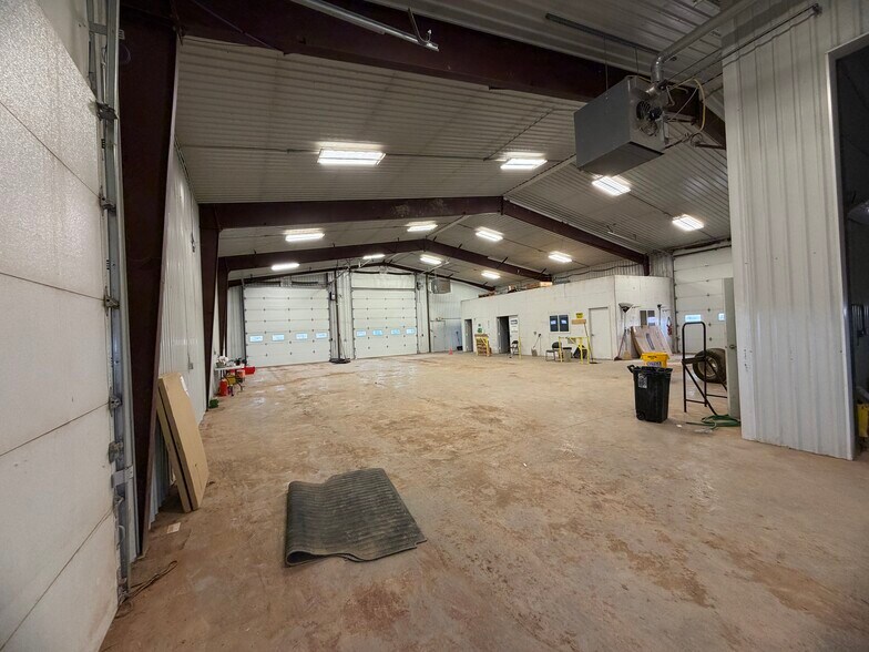 More Photos Of 2114 24th Ave SE, Watford City Warehouse For Sale