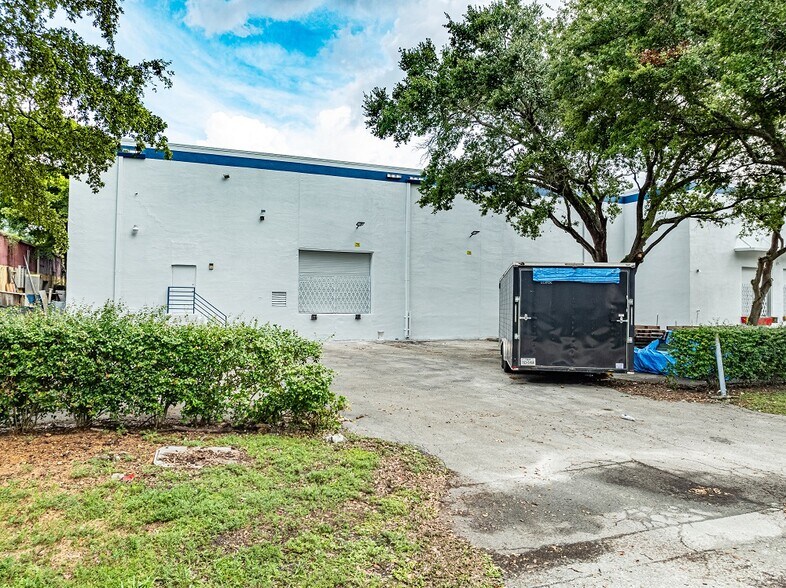 More Photos Of 4915 NW 159th St, Miami Lakes Warehouse For Lease