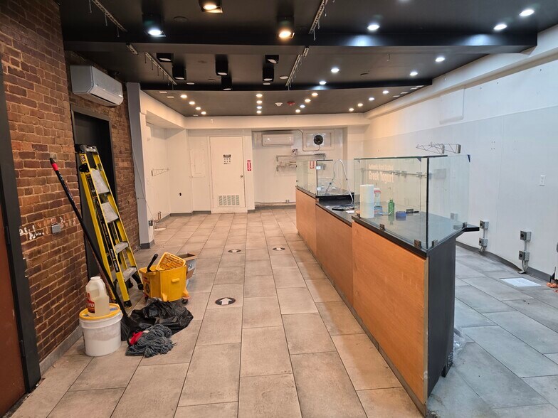 More Photos Of 141 Main St, Northampton Storefront Retail Residential For Sale