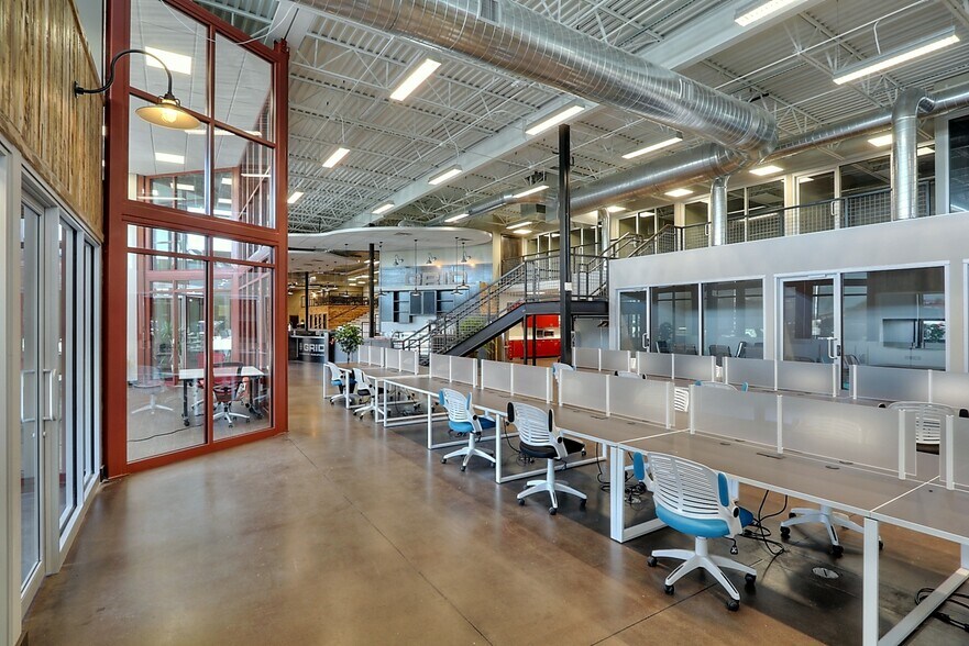 More Photos Of 12022 Blue Valley Pky, Overland Park Coworking Space