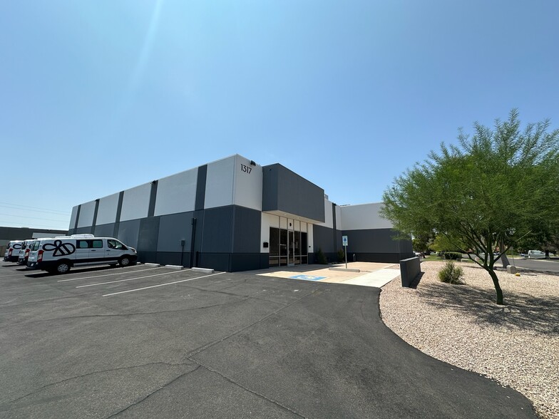 Primary Photo Of 1317 W 21st St, Tempe Manufacturing For Lease