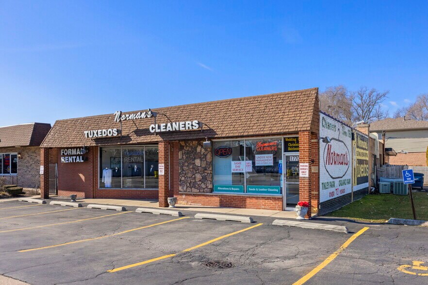 More Photos Of 17702 Oak Park Ave, Tinley Park Storefront Retail Office For Sale