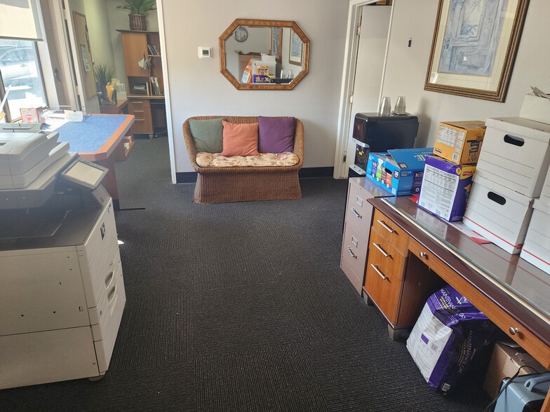 More Photos Of 4608 District Blvd, Bakersfield Warehouse For Sale