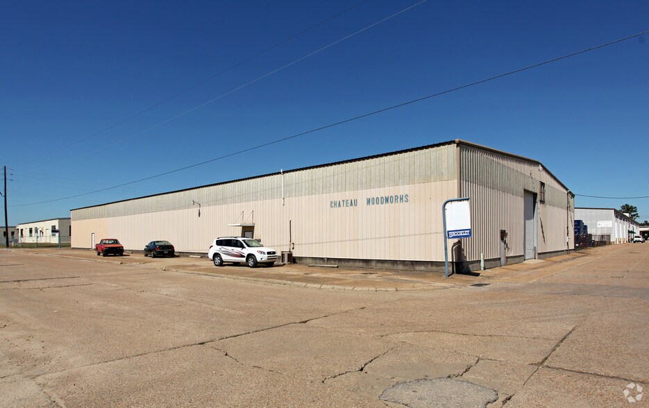 Primary Photo Of 1776 9th St, Mobile Manufacturing For Lease