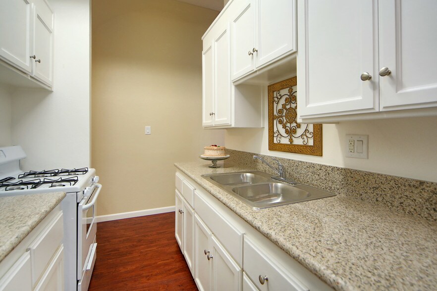 More Photos Of 10501 Croetto Way, Rancho Cordova Apartments For Sale