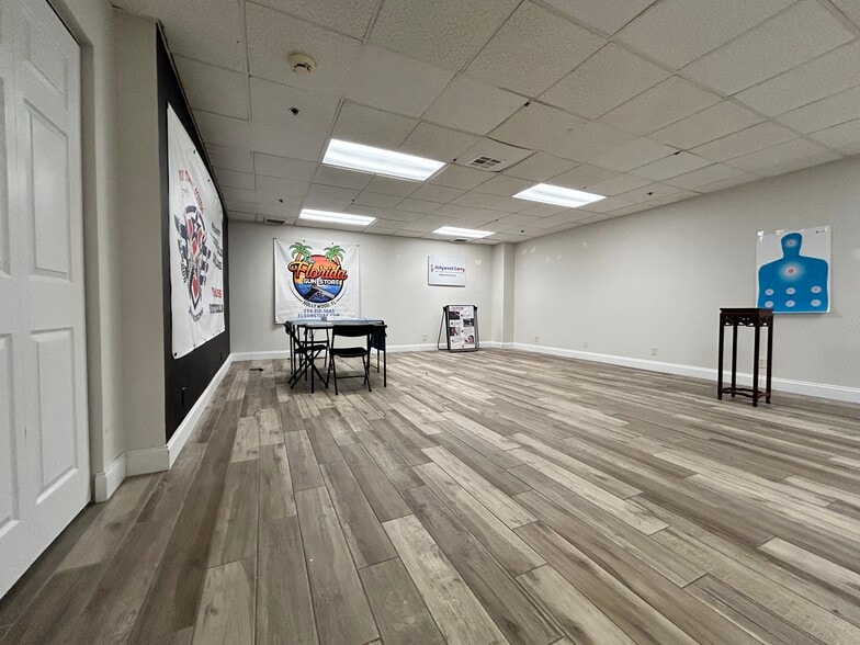 More Photos Of 2055 Liberty St, Hollywood Service For Sale