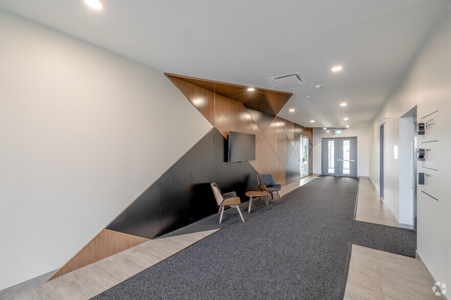 More Photos Of 551 Rue Louis-Blériot, Mascouche Office For Lease