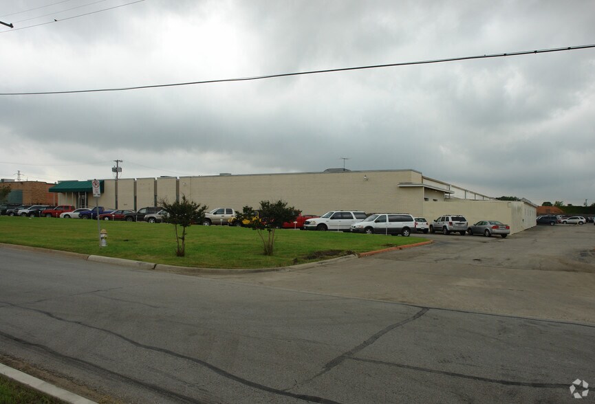 More Photos Of 8505 Chancellor Row, Dallas Industrial For Lease