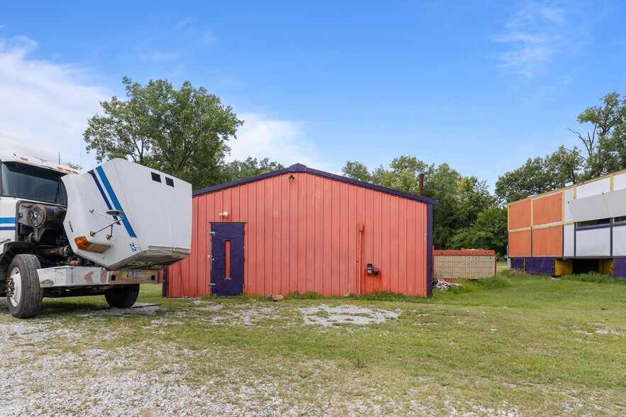 More Photos Of 1420 Highway M, Sedalia Service Station For Sale
