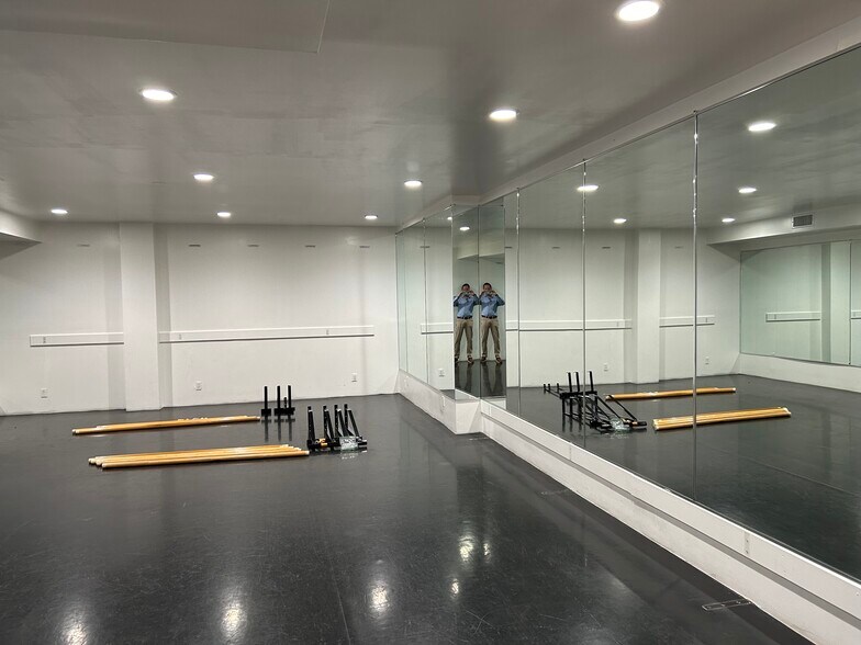 More Photos Of 66 W Waverly Dr, Pasadena Industrial For Sale