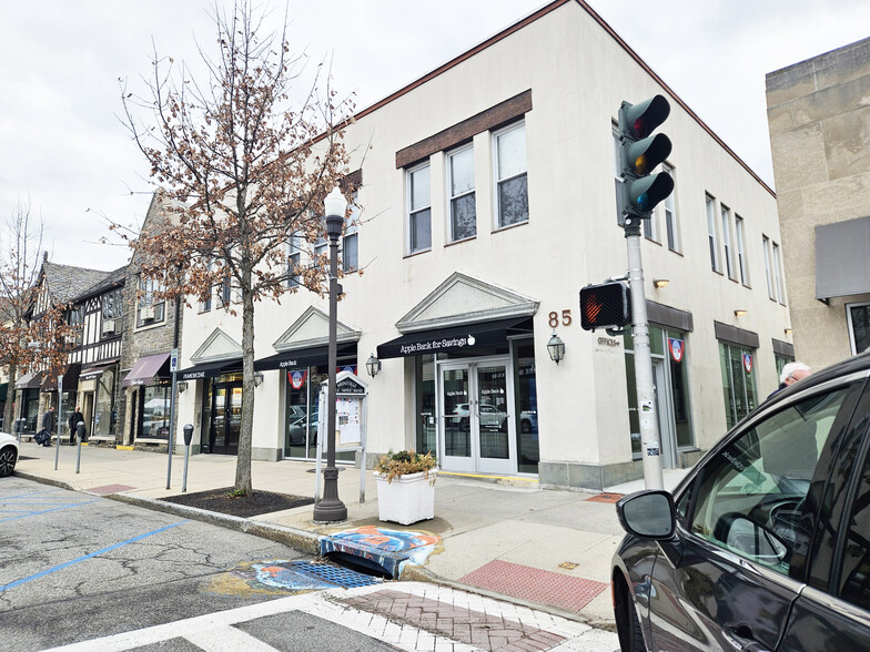 Primary Photo Of 85 Pondfield Rd, Bronxville Bank For Lease