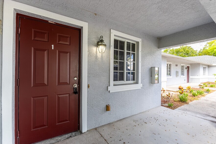 More Photos Of 717 SE 8th St, Cape Coral Apartments For Sale