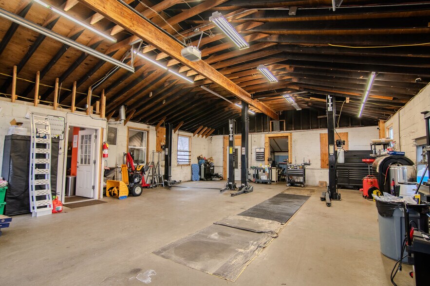 More Photos Of 960 Norwich Rd, Plainfield Auto Repair For Sale