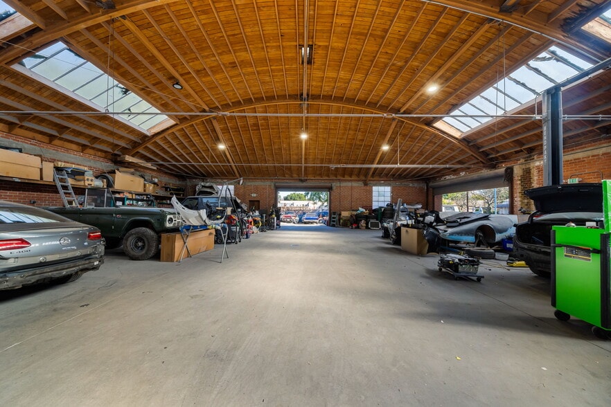 More Photos Of 3443 W 43rd St, Los Angeles Auto Repair For Lease
