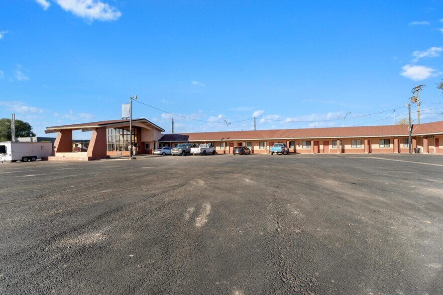 More Photos Of 260 W Main St, Vernal Hotel For Sale
