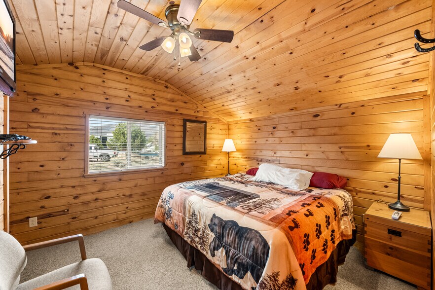 More Photos Of 1050 South Blvd, Dutch John Hotel For Sale