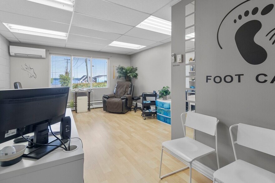 More Photos Of 27 King St E, Brockville General Retail For Lease