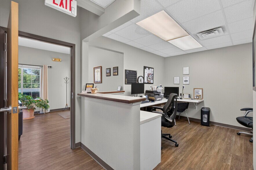 More Photos Of 1567 W Diane St, Ozark Office For Sale