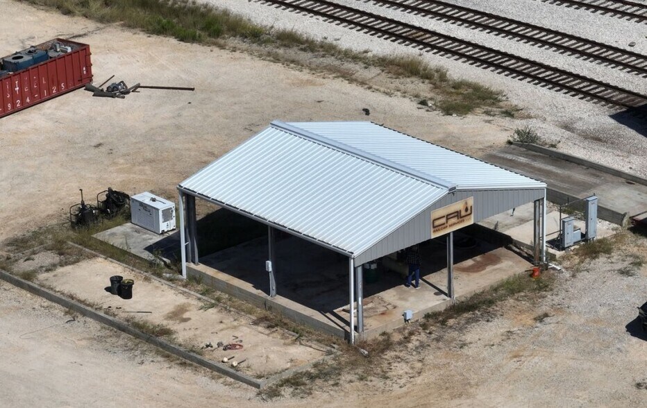 More Photos Of 16492 Old Corpus Christi Rd, Elmendorf Industrial For Lease